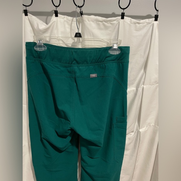 Figs Woman’s Kade Cargo Pants in Hunter Green Size S - Picture 5 of 7
